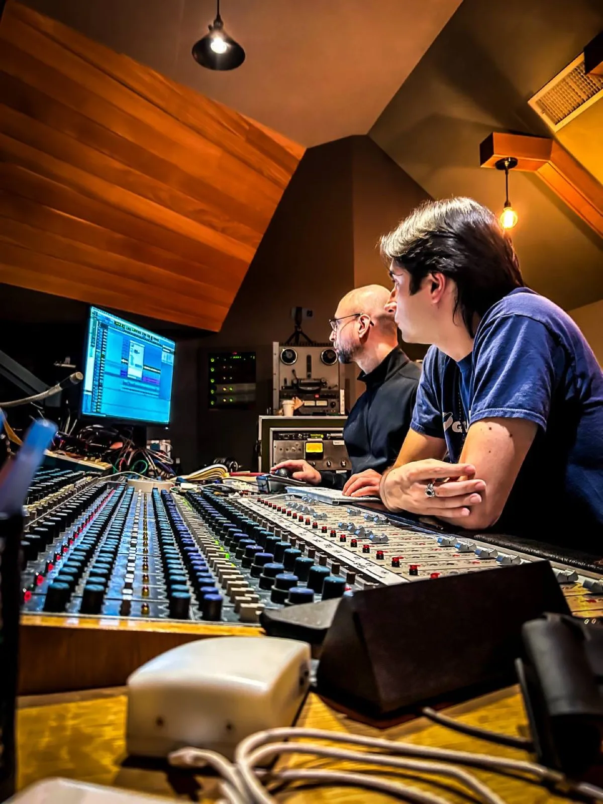 Davide al mixer durante la prima Studio Experience