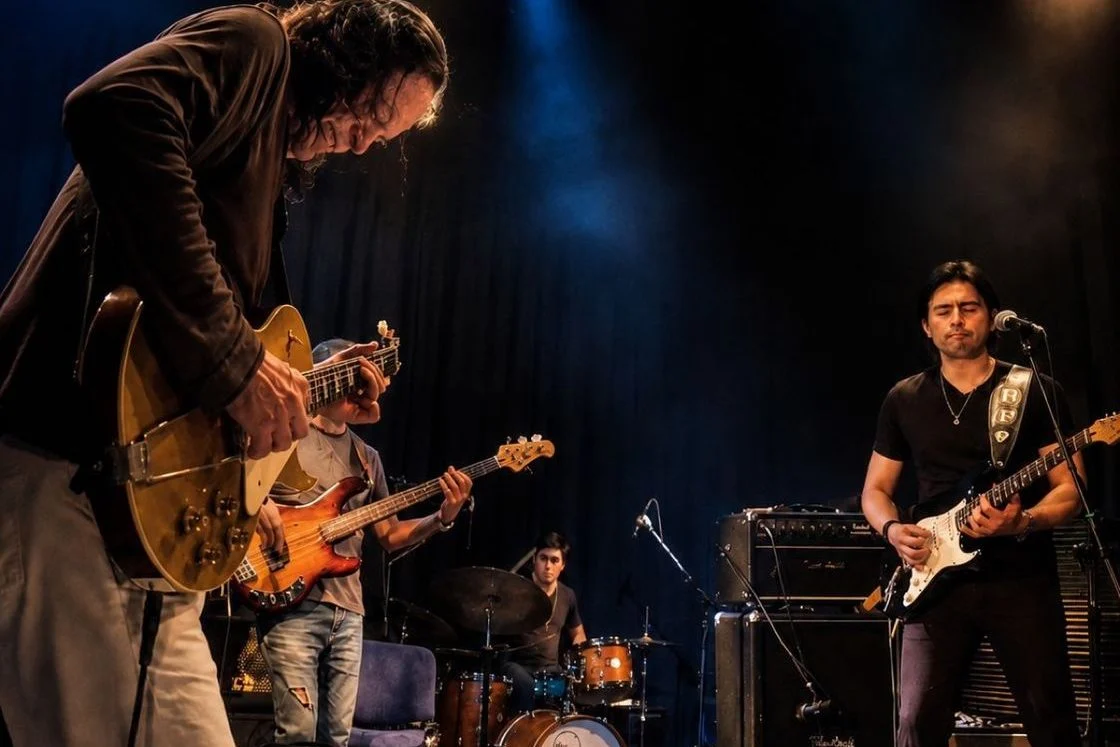 Davide Pannozzo e Robben Ford suonano insieme sul palco